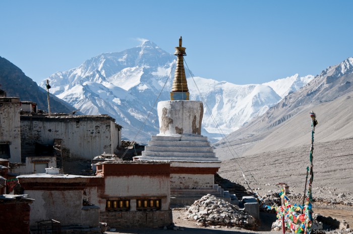 монастырь Ронгбук и вершина Эвереста