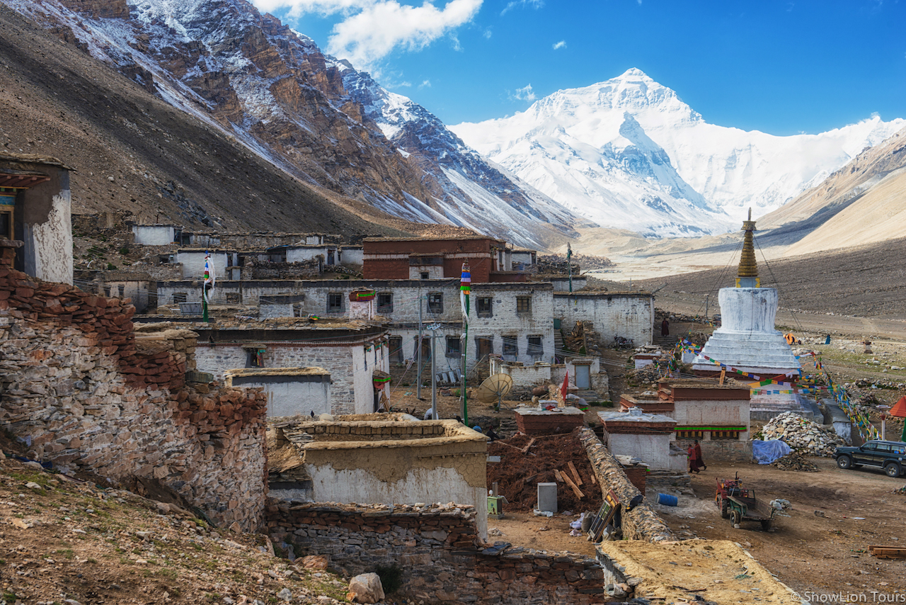 Tibet. Тибет Гималаи Лхаса. Монастырь Ронгбук, Китай. Монастырь Ронгбук Эверест. Ронгбук Тибет.