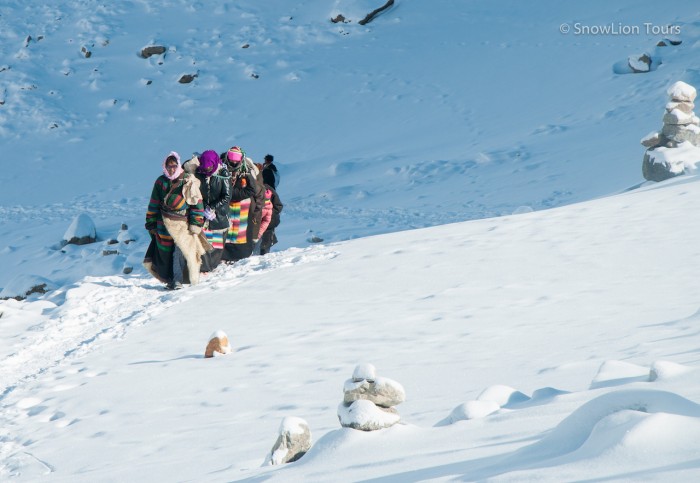 Паломники поднимаются на перевал Долма ла, Кайлас кора