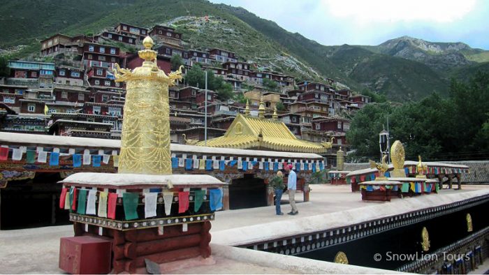 Типография Деге Парканг, традиционная печать тибетских книг, туры в Тибет, Кхам