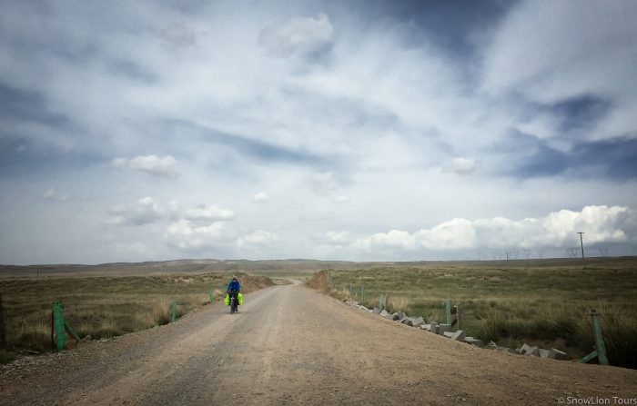 Велосипедисты в Тибете, туры в Тибет, велопоходы