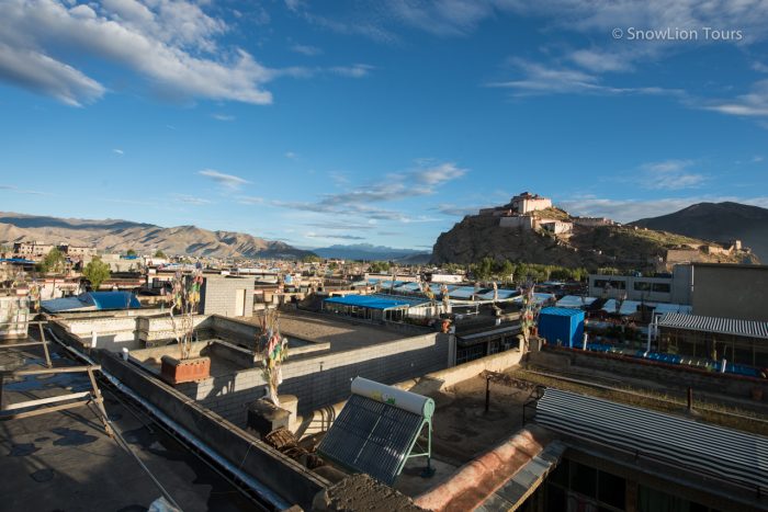 Вид на город и крепость, Гьянце, Тибет