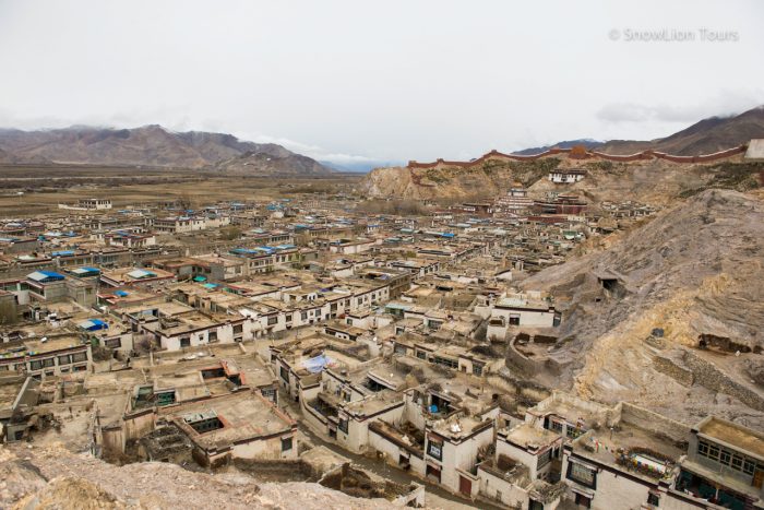 Вид на город из крепости, Гьянце, ТАР, Тибет
