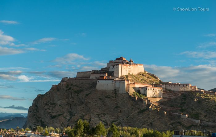 Гьянце Дзонг, городская крепость Гьянце, Лхаса, Тибет, туры в Тибет недорого, пермиты в Тибет