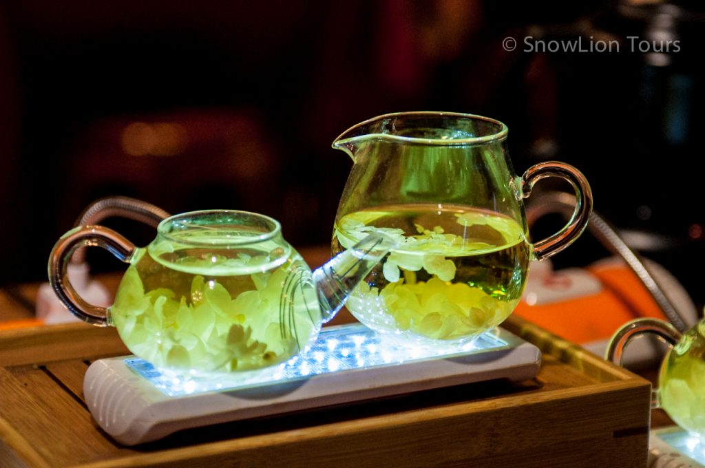 Ритуал покупки чая в Китая обязательно включает дегустацию