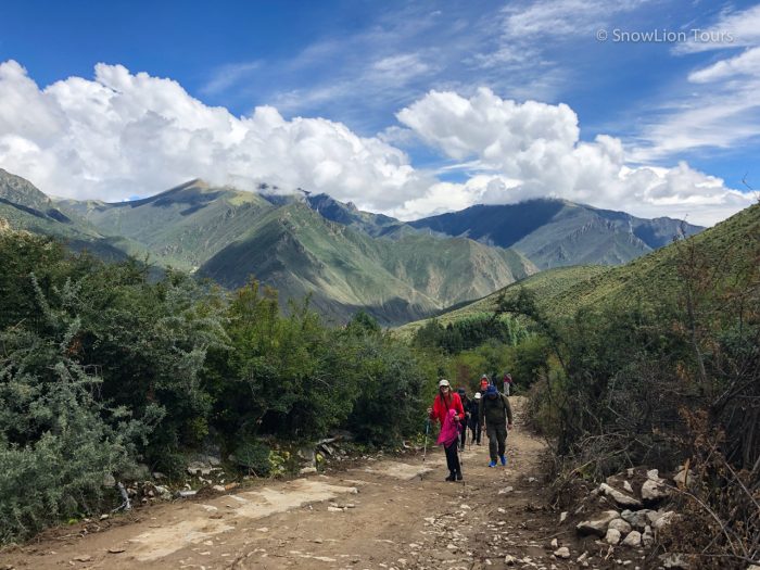 по дороге в Драк Янгдзонг, Drak Yangdzong cave, пещеры гуру Ринпоче, путешествие в Тибет, туры к Кайлашу