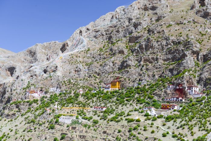 Гора Йерпа с ретритным комплексом, Лхаса Драк Йерпа, Центральный Тибет