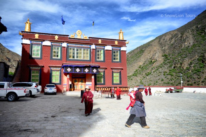 Монастырь Цурпху, Лхаса, Гималаи, пермиты в Тибет, туры в Лхасу