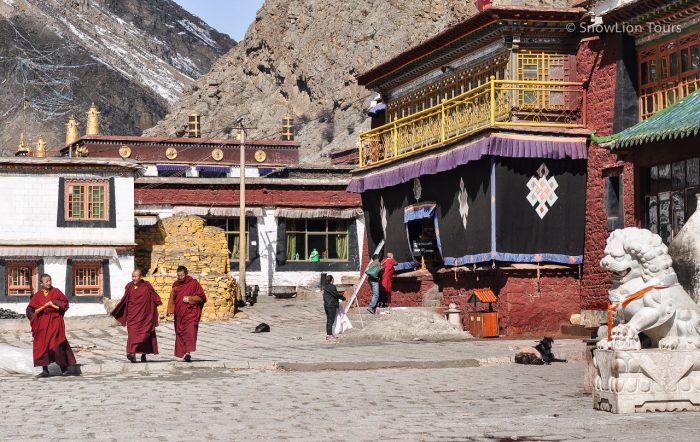 Монастырь Цурпху, Тибет, монахи, тибетский буддизм, туры в Тибет