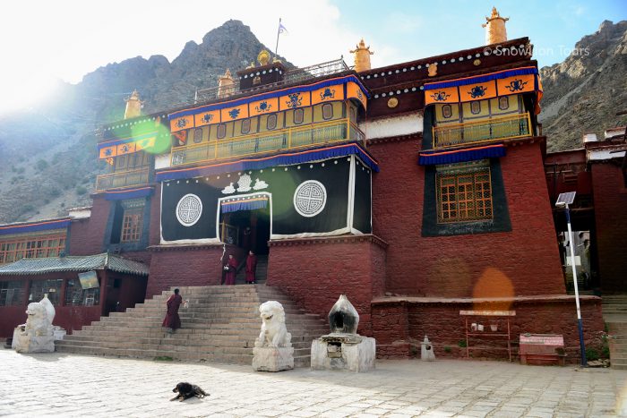 Монастырь Цурпху, буддийский храм, Тибет, паломничество в Лхасу, буддист