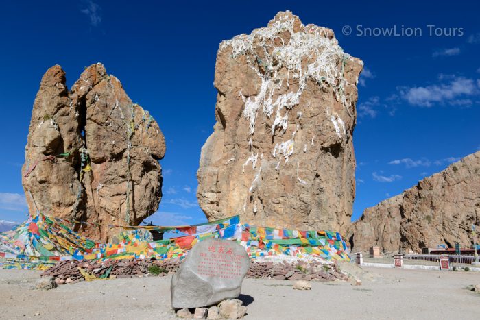 Огромные камни на берегу Намцо, озеро Намцо, Тибет, пермиты в Лхасу