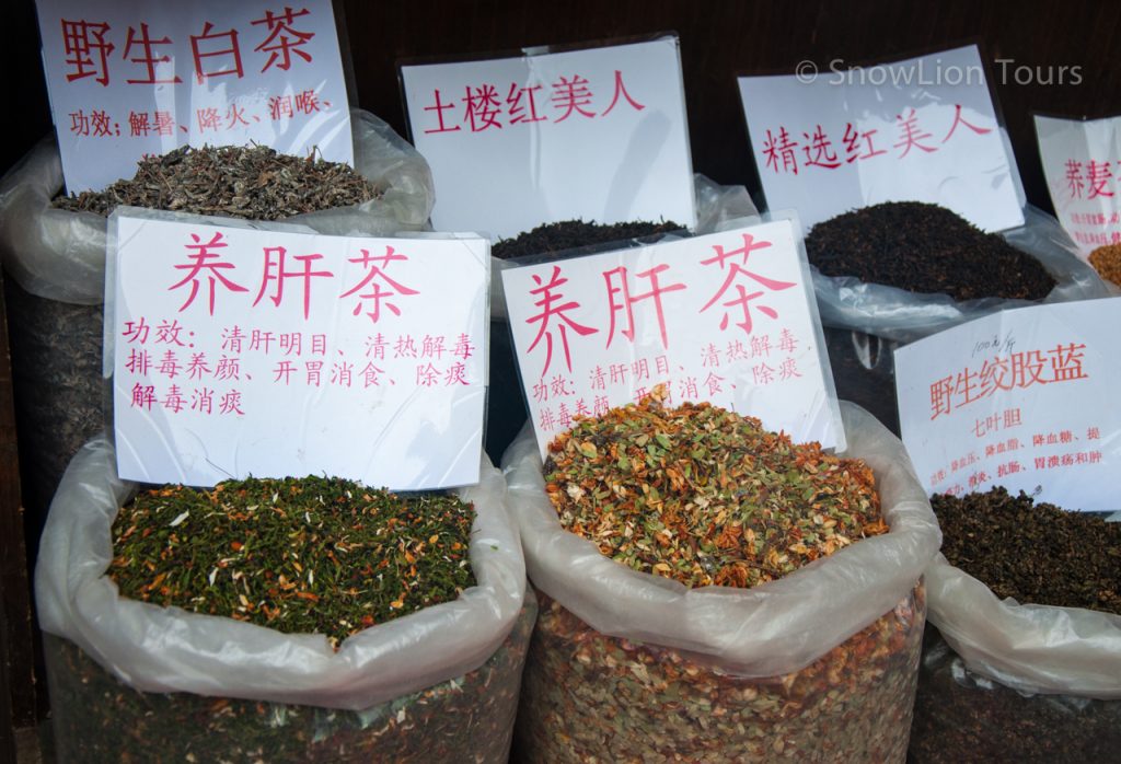 Травяные чаи продаются на рынке