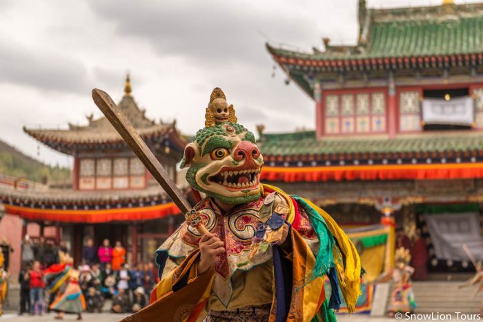 маска снежного льва на мистерии в Кумбуме, буддийские фестивали, буддийский тур, туры в Тибет