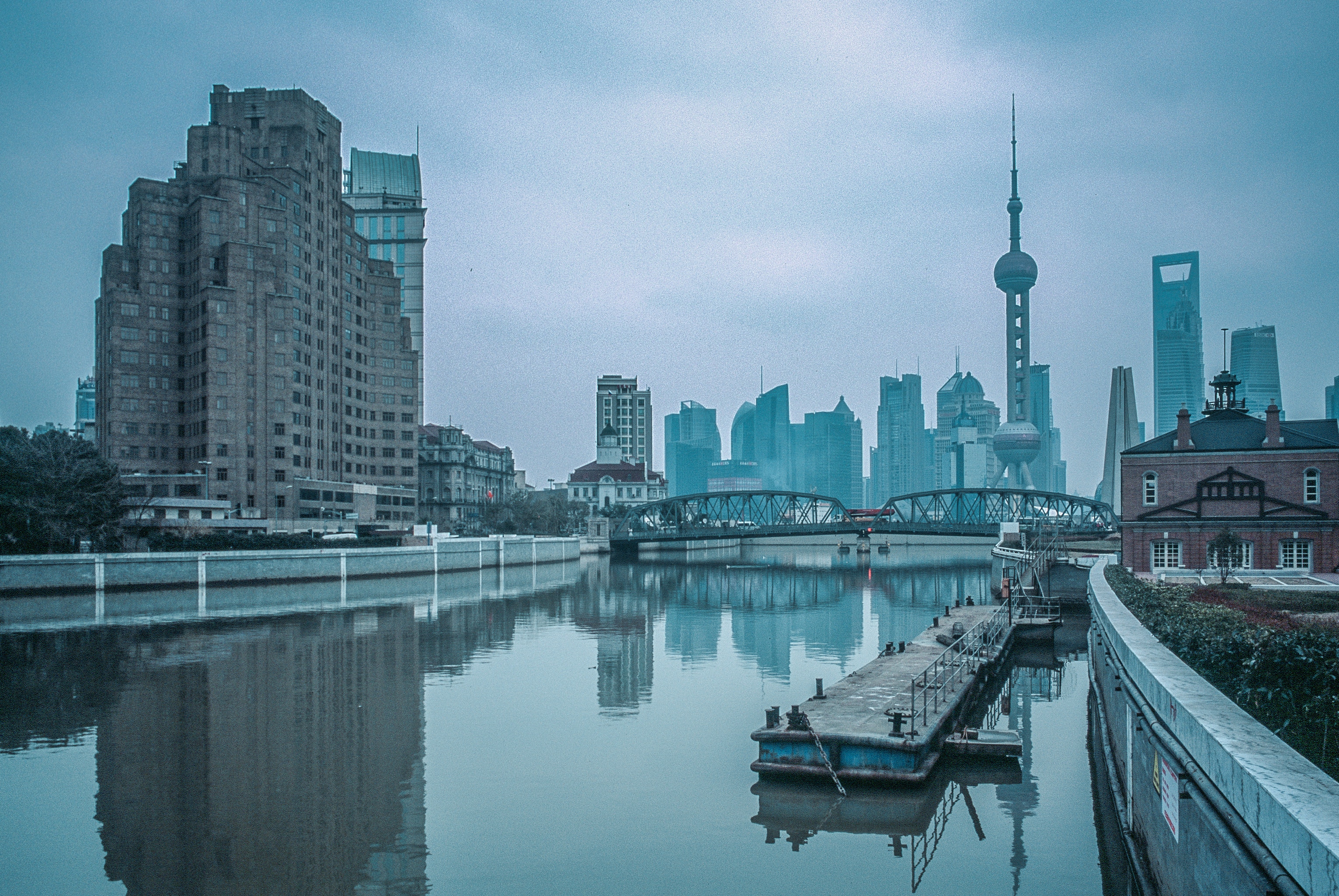 Вид на Пудун и Broadway Mansions с Сучжоусского канала, Шанхай, 