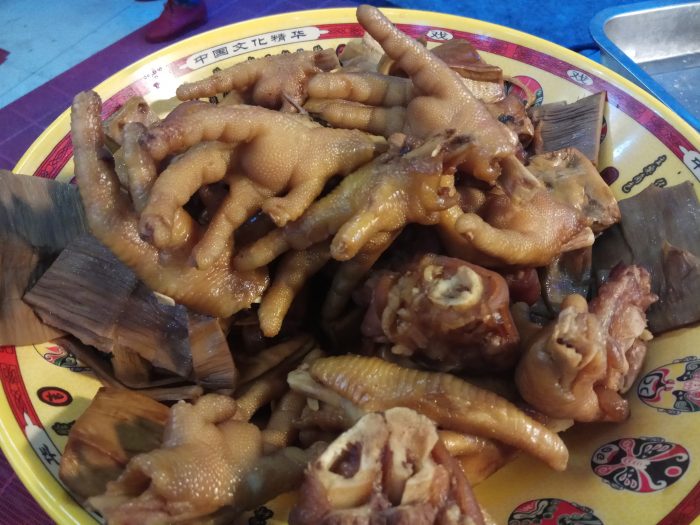 Куриные лапки, изыски китайской кухни, тур в Тибет из КИтая