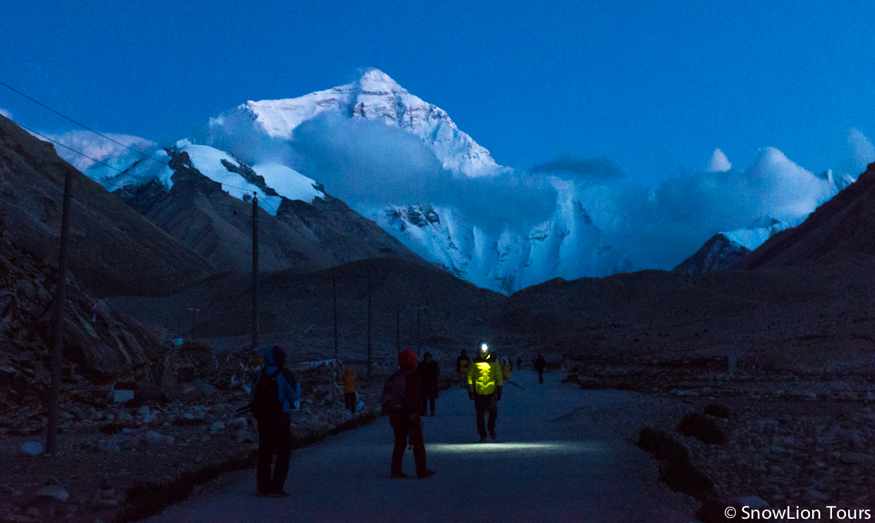 Сумерки в базовом лагере Эвереста