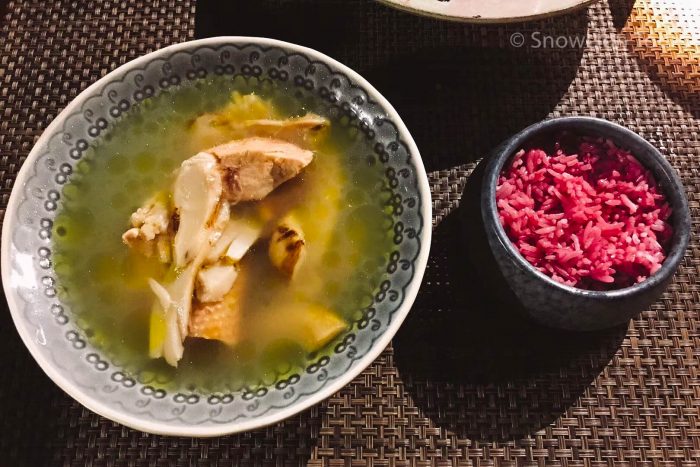 куриный суп и розовый рис, китайская кухня, пермиты в Тибет