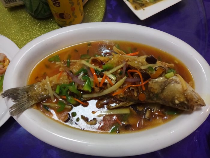 рыба цинчао, слегка обжареная в масле, с овощами, китайская кухня, тибет недорого
