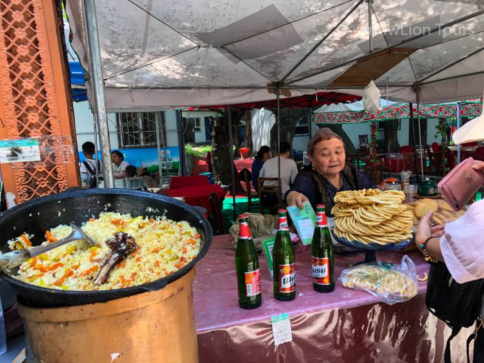 традиционный уйгурский плов, китайская кухня, уйгурская кухня, тур в Тибет и Синьцзян