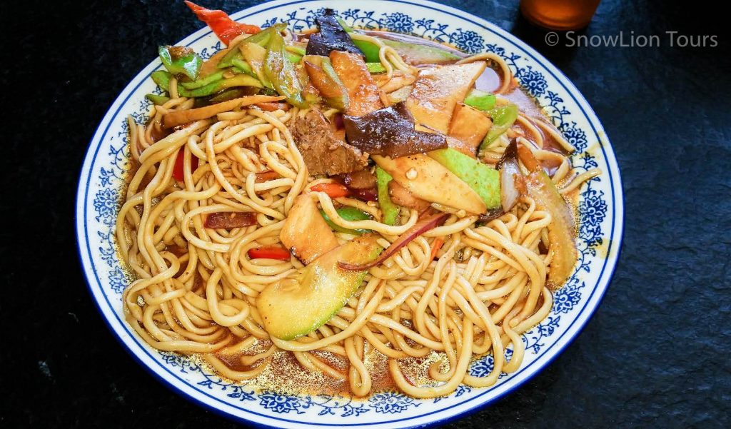 уйгурская лапша с мясом и овощами, лагман