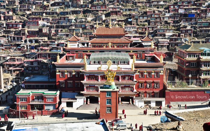 Серта Ларунг Гар, колледж, шедра тибетского буддизма, жизнь монахов, туры в Тибет