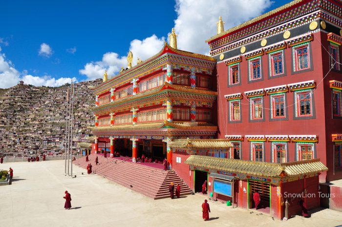 Шедра в Ларунг Гар, институт тибетского буддизма, Серта, Кхам, туры в тибет