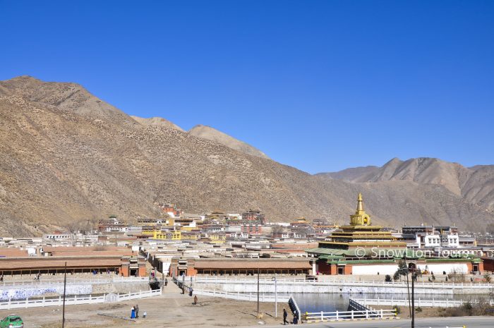 Золотая ступа в Лабранге, монастырь Лабранг, Амдо, Тибет, туры в Тибет
