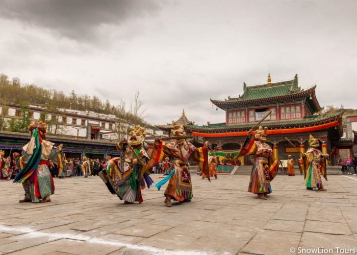 Танец Чам в монастыре Кумбум, фестиваль в буддийском монастыре, Тибет