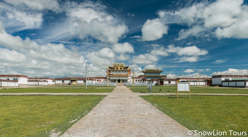 Монастырь на пути от озера Цинхай в Цилянь