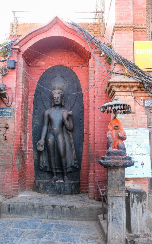 Сваябунатх, статуя будды, Катманду, Непал, тур в Катманду, Тибет