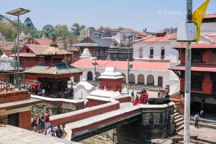 Храм Парвати и мост через Багмати, Пашупатинатх, Катманду, Непал