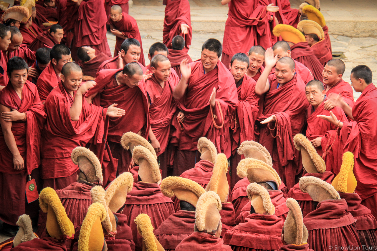 Философские дебаты монахов в монастыре Лабранг, Амдо, Восточный Тибет