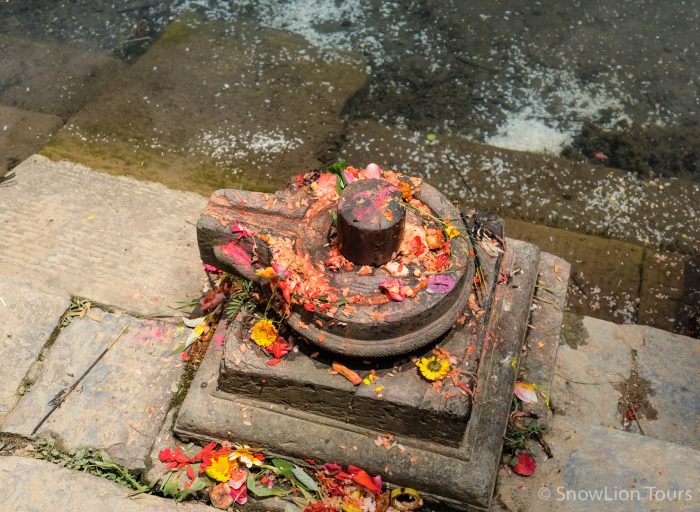 Подношения в храме, Парпинг, Катманду, Непал