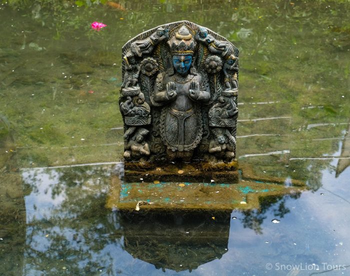 Статуя в пруду, Парпинг, Катманду, Непал