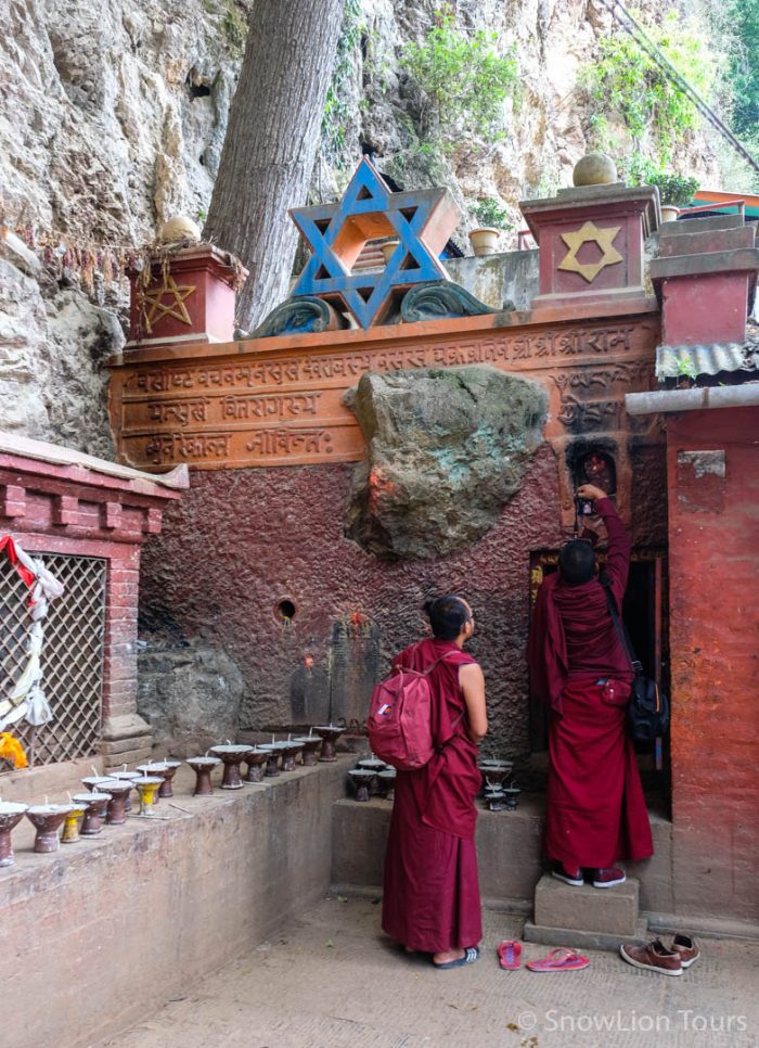 Храм в месте укращения нагов Гуру Ринпоче, Шеш Нараян, Парпинг, Катманду, Непал