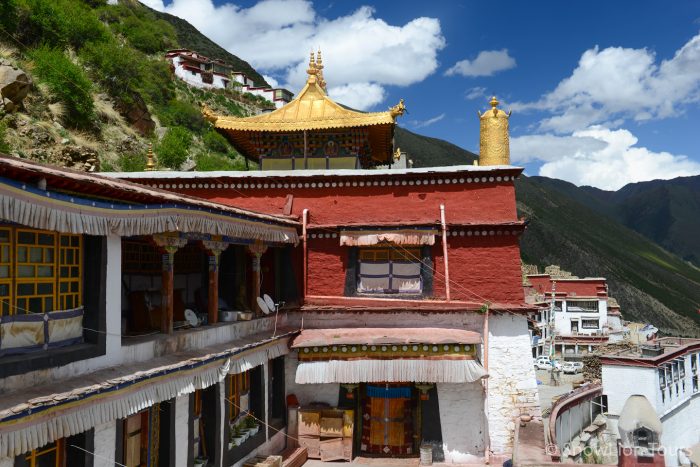 В монастыре Дрикунг Тил, Дрикунг Тил, Лхаса, Тибет, тур в тибет