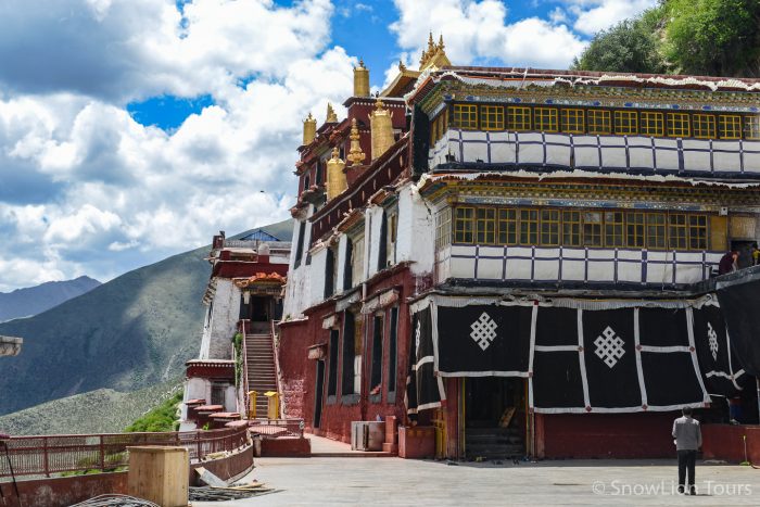 Монастырь Дрикунг Тил близ Лхасы, Тибет, групповой тур в тибет