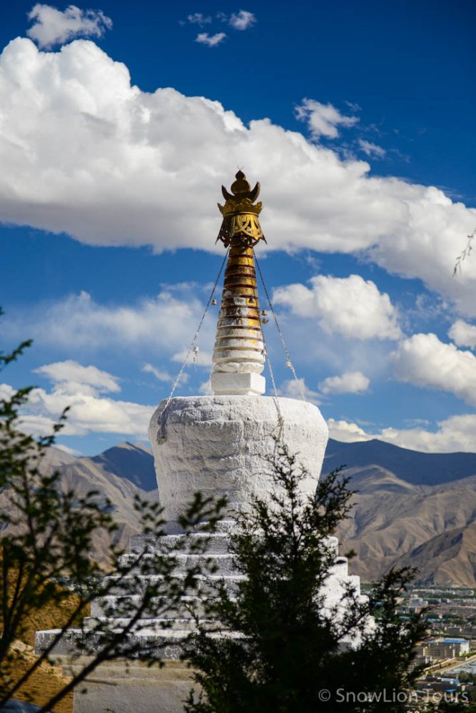 Ступа в монастыре, Пабонка, Лхаса, монастыри Лхасы, треккинг в Тибете, тур в Лхасу