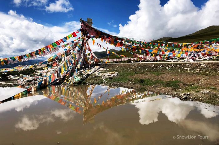 Молитвенные флажки в Кьекумдо, Юйшу, Тибет, поездка на тибет