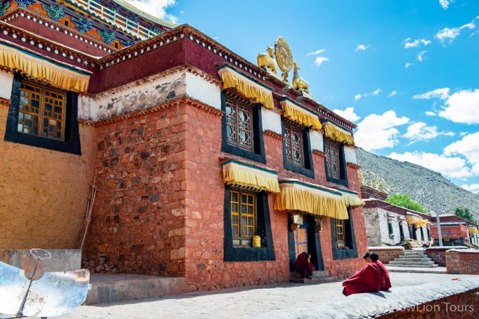 Территория монастыря Шугшеб, Лхаса, тур в Лхасу, нетуристический Тибет, тур в Тибет