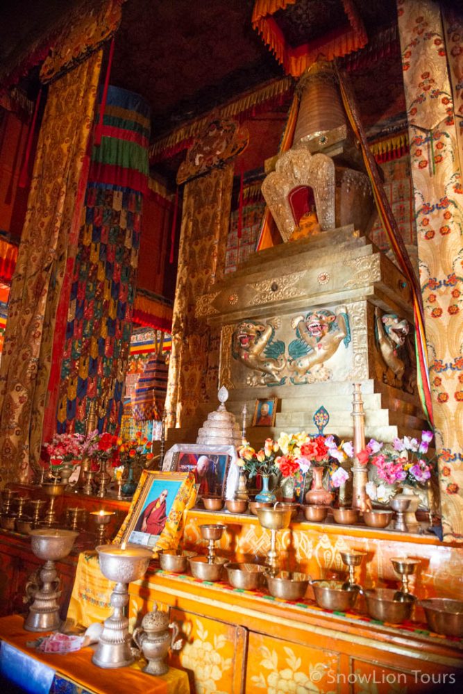 внутри храма, Монастырь Шугшеб, Лхаса, тур в Лхасу, нетуристический Тибет, тур в Тибет