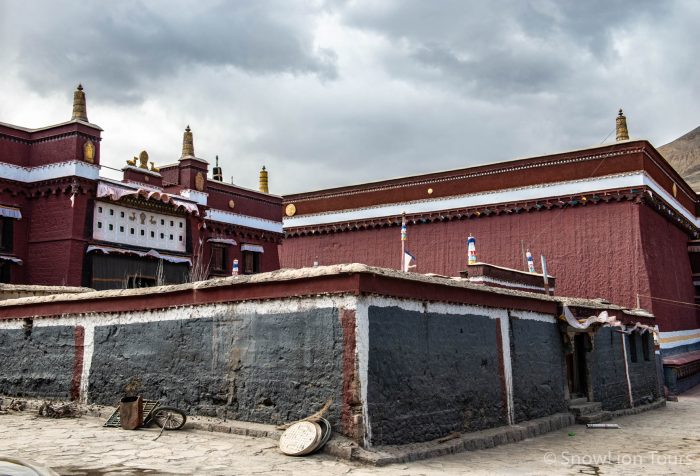Монастырь Сакья, Тибет, поездка в Тибет и на Кайлас, туры к Кайлашу, пермиты в Тибет