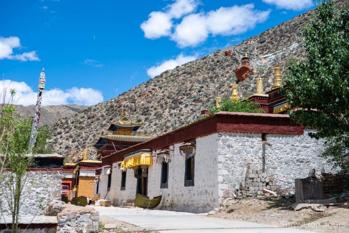 Монастырь Юндрунг Линг близ Лхасы в У Цанге, Центральный Тибет, туры в Тибет, монастырь бон