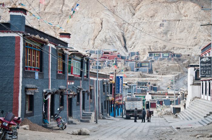 Поселок Сакья, монастырь Сакья, Шигадзе, Тибет, тур в тибет, в тибет дешево, отпуск в тибете